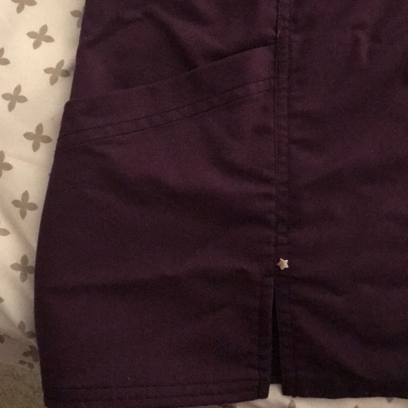 Purple scrub top - Picture 2 of 3